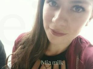 Mia_milk